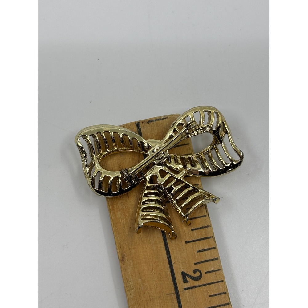 Vintage Gold Tone Bow Brooch Textured Openwork Cage Design Pin Accessory - Picture 9 of 9